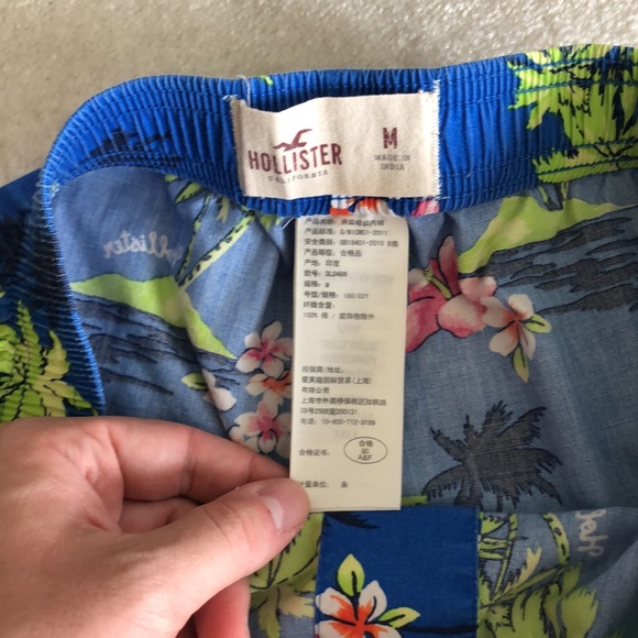 Hawaiian printed Hollister boxer shorts - Picture 7 of 9
